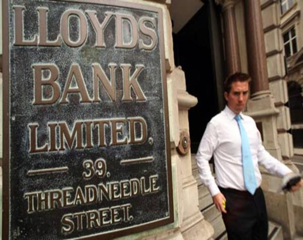 10. Lloyds Banking Group Tổng tài sản năm 2010: gần 99,6 tỷ bảng Anh, tương đương 1.571 tỷ USD. Nhân viên: 104.230 người năm 2011. Giá trị vốn hóa thị trường: 66,7 tỷ USD (năm 2011). Thành lập năm 1765, trụ sở chính tại London, Anh.